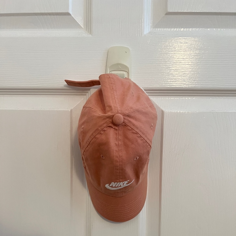 Nike classic hat - Picture 3 of 3